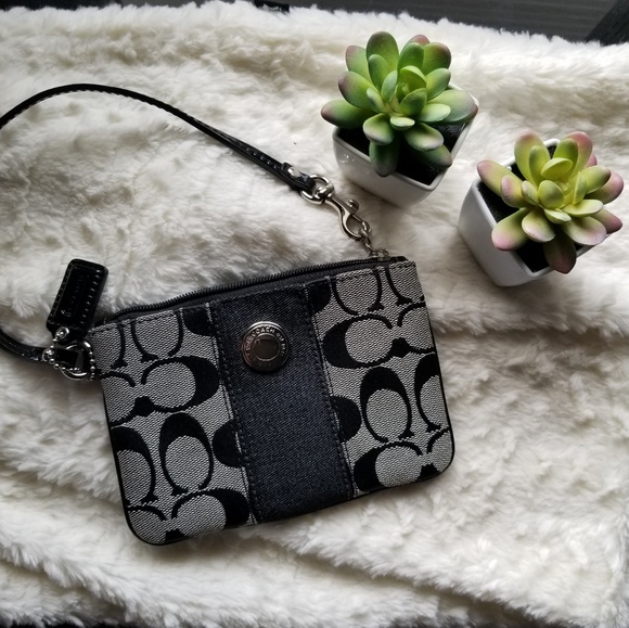 Coach Handbags - Coach Wristlet